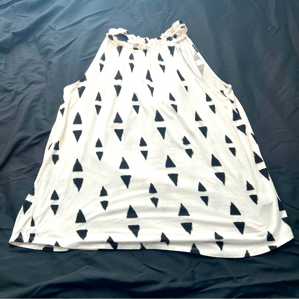 Apt. 9 Black/white triangle tank top